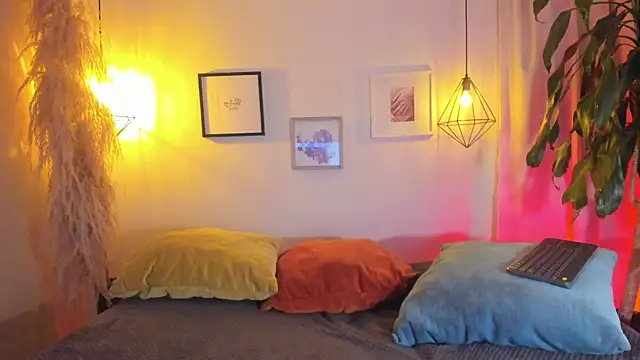 iiangel  online show from October 9, 2025, 3:48 am