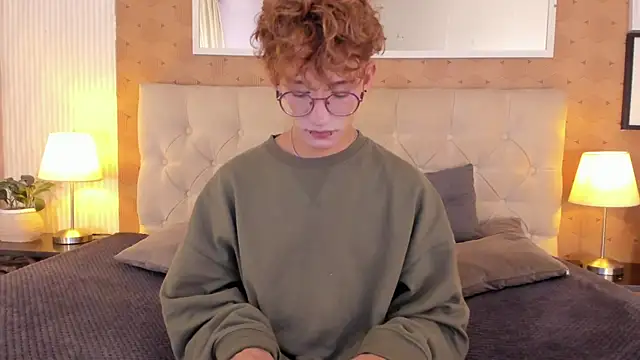 iiangel  online show from November 7, 2025, 3:06 am