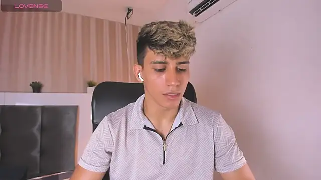 Allex Cano online show from February 26, 2025, 6:43 pm