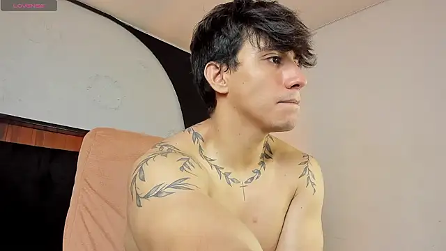 Snapshot of Allex_Cano chatting on February 3, 2026, 6:40 am Allex Cano online show from February 3, 2026, 6:40 am