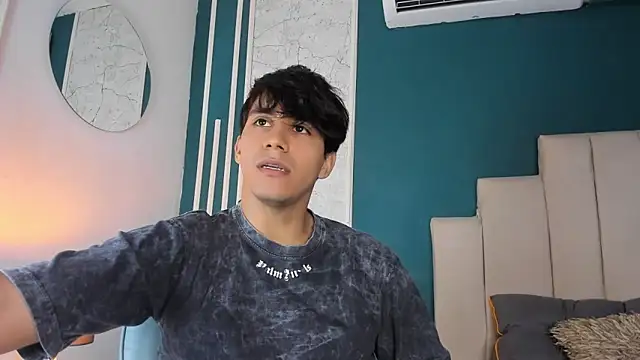 Snapshot of Allex_Cano chatting on February 11, 2026, 8:25 pm Allex Cano online show from February 11, 2026, 8:25 pm