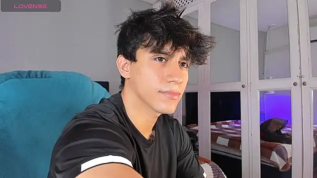 Snapshot of Allex_Cano chatting on February 14, 2026, 8:27 pm Allex Cano online show from February 14, 2026, 8:27 pm