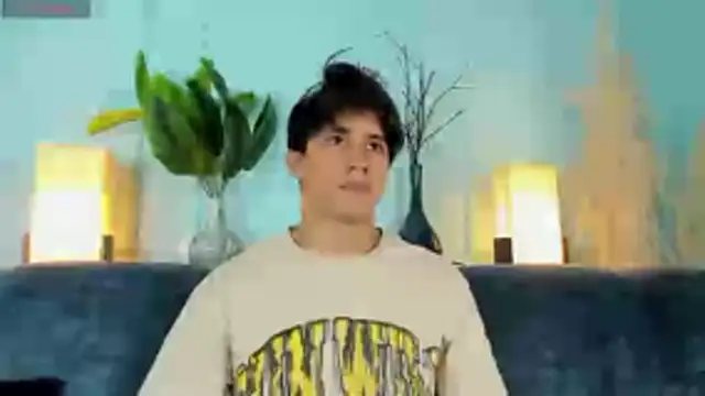 Snapshot of Allex_Cano chatting on February 24, 2026, 8:40 pm Allex Cano online show from February 24, 2026, 8:40 pm