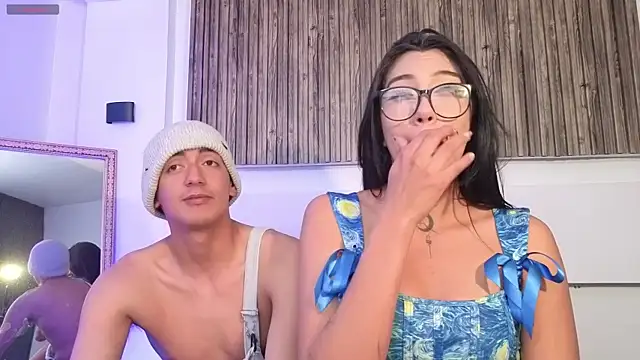 Snapshot of aron_and_paula chatting on September 23, 2025, 5:10 am aron and paula online show from September 23, 2025, 5:10 am