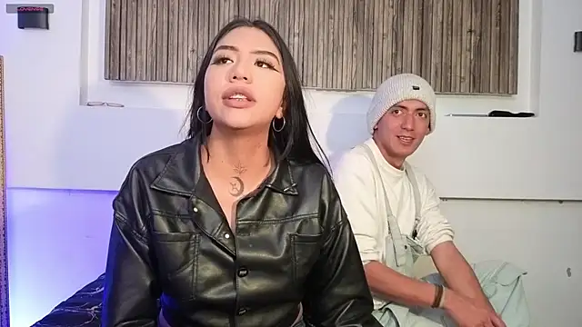 Snapshot of aron_and_paula chatting on October 14, 2025, 5:30 am aron and paula online show from October 14, 2025, 5:30 am