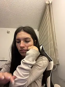 DesireLuxe online show from November 11, 2025, 6:46 am