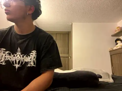 DesireLuxe online show from January 13, 2026, 7:13 am