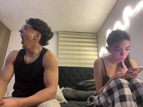 DesireLuxe online show from March 25, 2026, 6:30 am