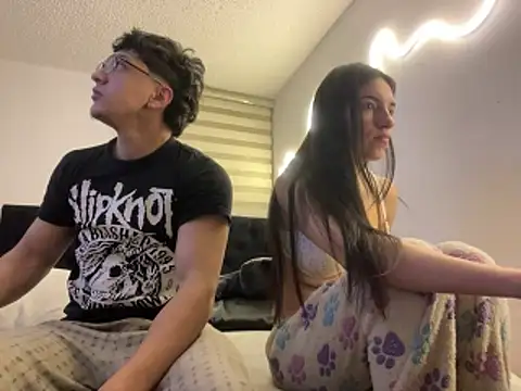 DesireLuxe online show from April 13, 2026, 9:26 am