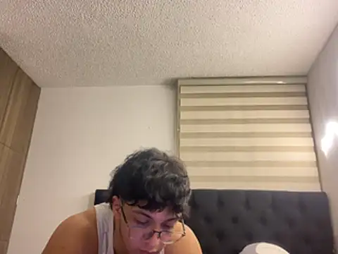 DesireLuxe online show from April 18, 2026, 7:34 am