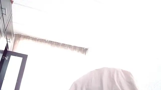 EngelCristaly online show from February 11, 2026, 5:07 pm