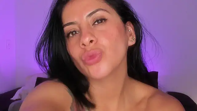  lucianapalmer online show from November 25, 2025, 1:49 am