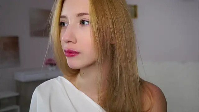 SunnivaCovil online show from December 3, 2025, 2:48 pm