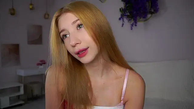 SunnivaCovil online show from December 15, 2025, 2:54 pm