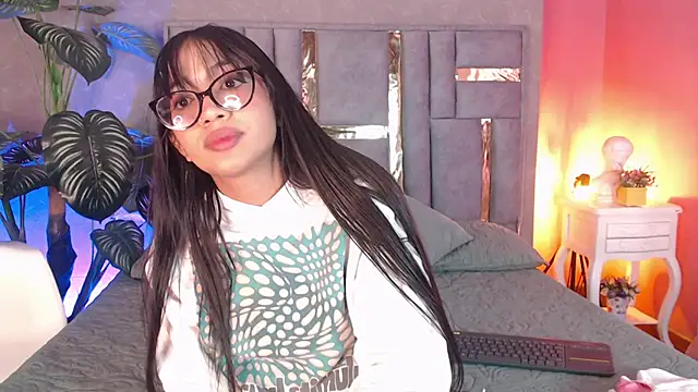 Tyla Ks online show from September 18, 2025, 7:49 pm