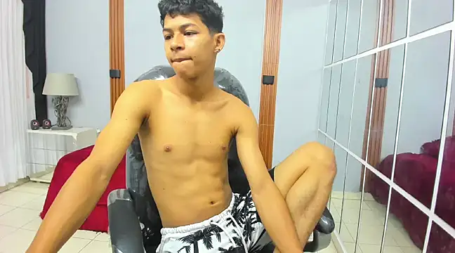 Snapshot of leslieanddrako chatting on March 5, 2025, 10:32 pm leslieanddrako online show from March 5, 2025, 10:32 pm