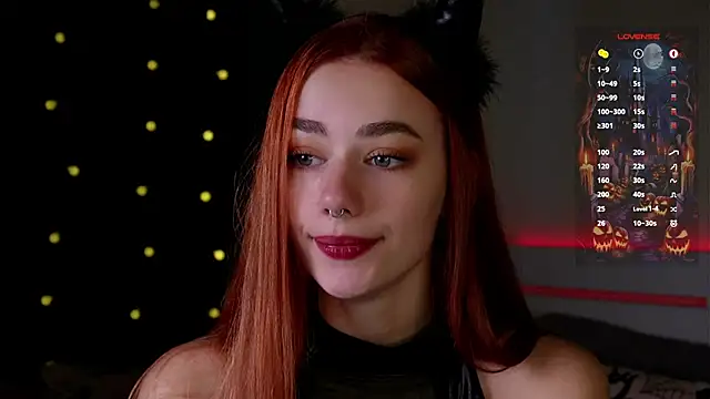 Snapshot of EmilaMills chatting on October 31, 2025, 12:44 am EmilaMills online show from October 31, 2025, 12:44 am