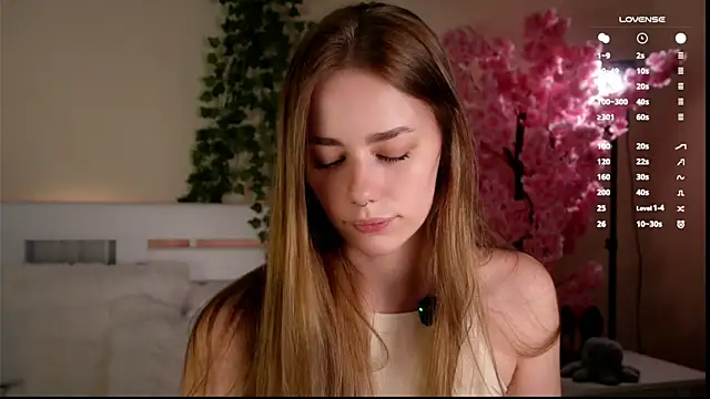 Snapshot of EmilaMills chatting on May 23, 2026, 9:13 am EmilaMills online show from May 23, 2026, 9:13 am