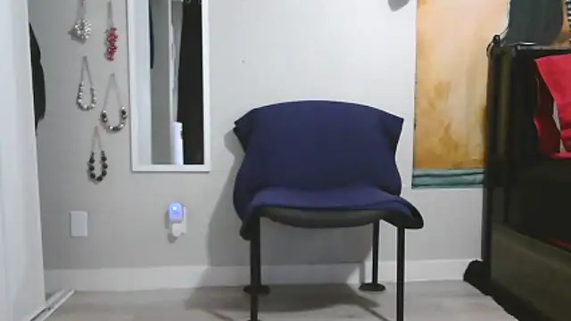 Queenanitadix online show from February 26, 2026, 6:29 pm