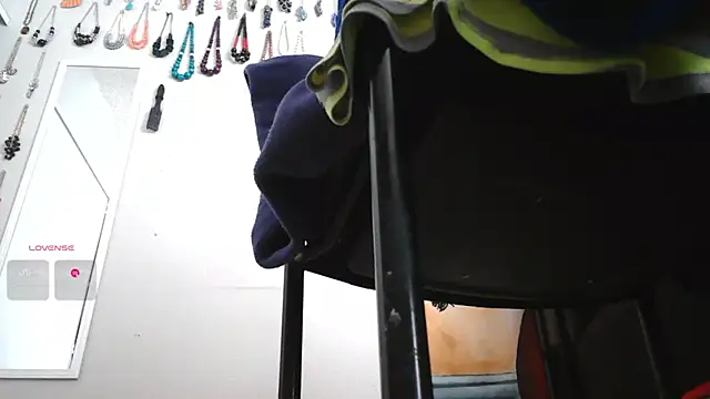 Queenanitadix online show from April 1, 2026, 5:21 pm