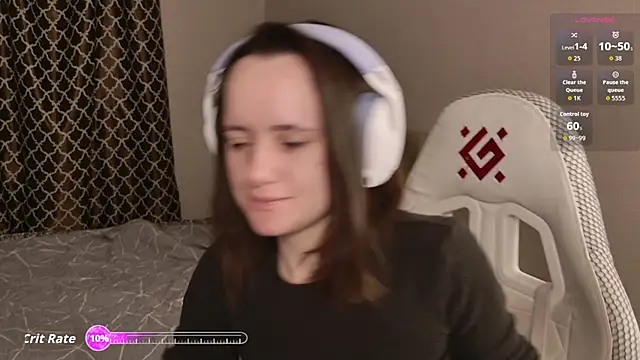 Luna Loveee online show from February 5, 2026, 3:55 am