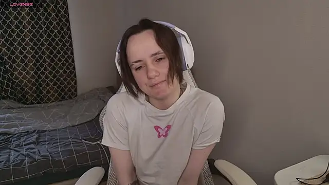 Luna Loveee online show from April 14, 2026, 4:18 am