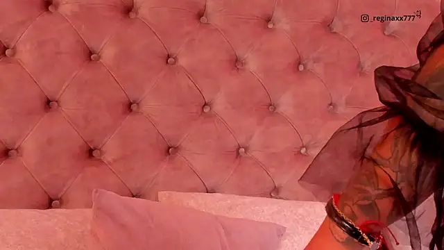 Snapshot of regina_noctixx chatting on November 25, 2025, 11:16 pm regina noctixx online show from November 25, 2025, 11:16 pm