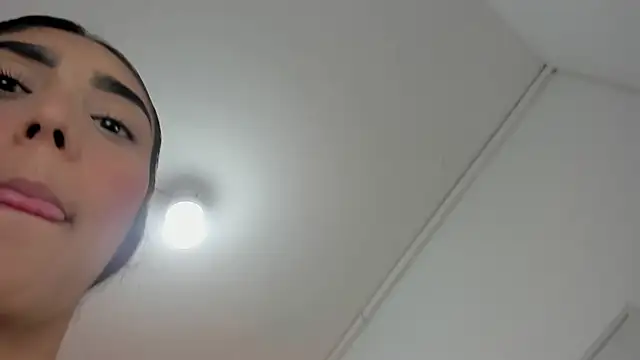 Snapshot of chloee_ross chatting on March 18, 2025, 2:25 am chloee ross online show from March 18, 2025, 2:25 am