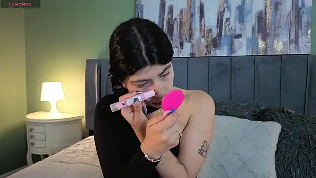 Snapshot of Cassie_bloom chatting on June 5, 2026, 3:24 am Cassie bloom online show from June 5, 2026, 3:24 am