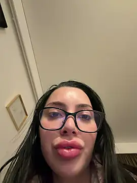 Snapshot of Mia_Splash chatting on February 2, 2026, 10:19 pm Mia Splash online show from February 2, 2026, 10:19 pm