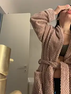 Snapshot of Mia_Splash chatting on February 10, 2026, 7:45 am Mia Splash online show from February 10, 2026, 7:45 am