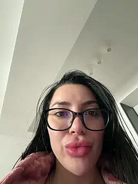 Snapshot of Mia_Splash chatting on February 18, 2026, 12:01 pm Mia Splash online show from February 18, 2026, 12:01 pm