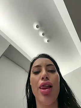 Snapshot of Mia_Splash chatting on April 2, 2026, 1:53 pm Mia Splash online show from April 2, 2026, 1:53 pm