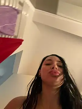 Snapshot of Mia_Splash chatting on April 5, 2026, 8:33 am Mia Splash online show from April 5, 2026, 8:33 am