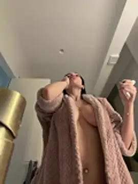 Snapshot of Mia_Splash chatting on April 7, 2026, 3:12 pm Mia Splash online show from April 7, 2026, 3:12 pm