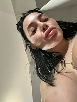 Snapshot of Mia_Splash chatting on April 13, 2026, 11:16 am Mia Splash online show from April 13, 2026, 11:16 am