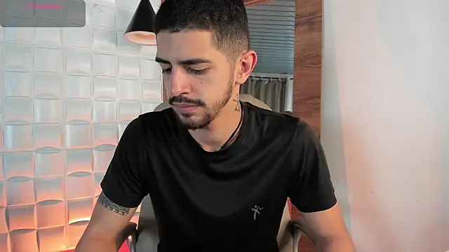 AlejandroStormm online show from April 7, 2026, 4:13 am