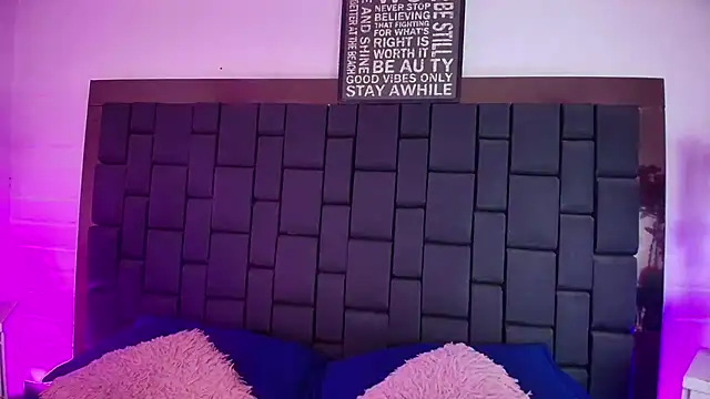 Lexi Howard  online show from September 29, 2025, 3:33 am