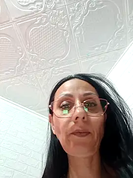 Snapshot of Ramona870 chatting on November 5, 2025, 9:42 am Ramona870 online show from November 5, 2025, 9:42 am