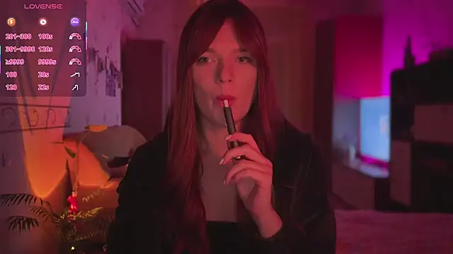 CherryRed Girl online show from April 15, 2026, 7:43 pm