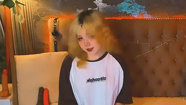 EmilyAngells online show from May 18, 2026, 5:57 am