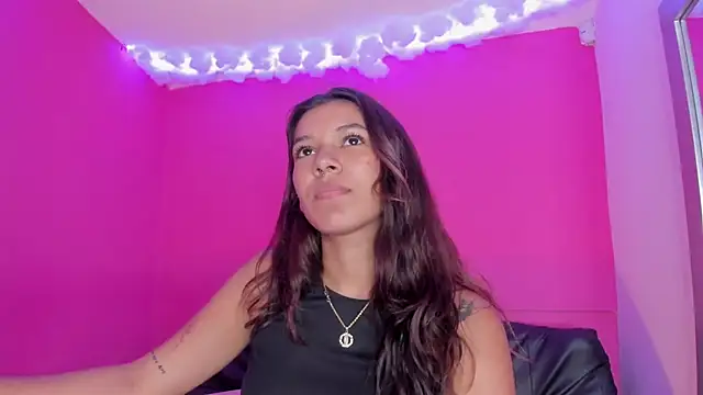 violett 24  online show from March 5, 2025, 7:06 pm