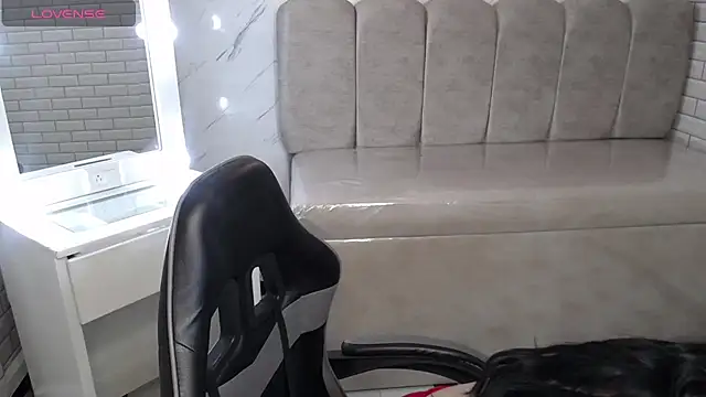 Isabella Collen v online show from March 3, 2026, 1:06 pm