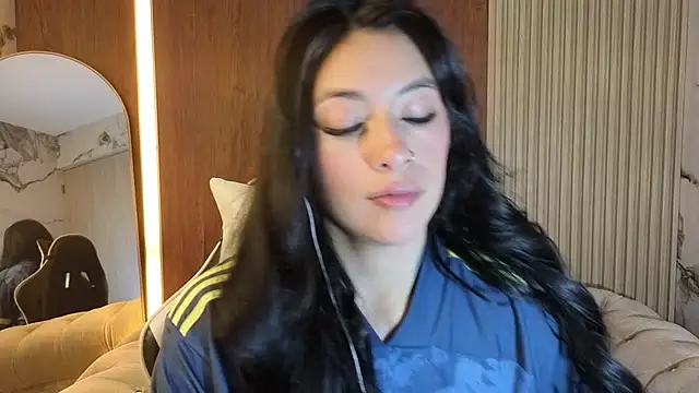 Isabella Collen v online show from July 3, 2026, 1:06 pm