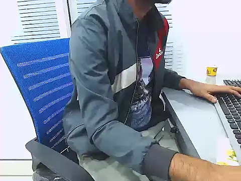 Snapshot of rahulkajuuu0909 chatting on December 14, 2025, 2:11 pm rahulkajuuu0909 online show from December 14, 2025, 2:11 pm