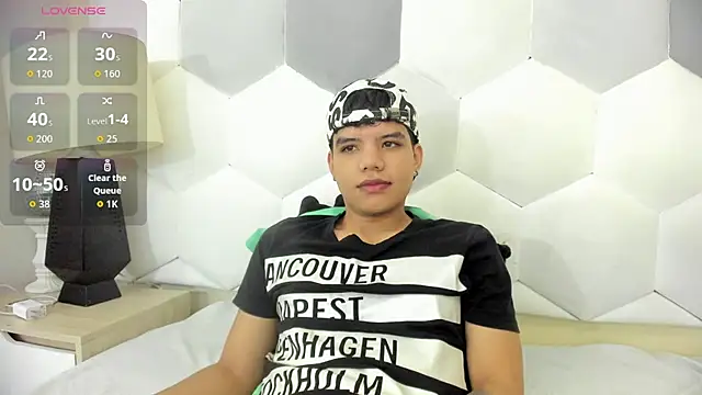 Snapshot of Axel_Forte chatting on October 28, 2025, 12:52 pm Axel Forte online show from October 28, 2025, 12:52 pm