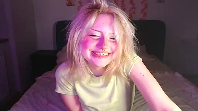 KimiSakura online show from April 15, 2026, 9:37 pm