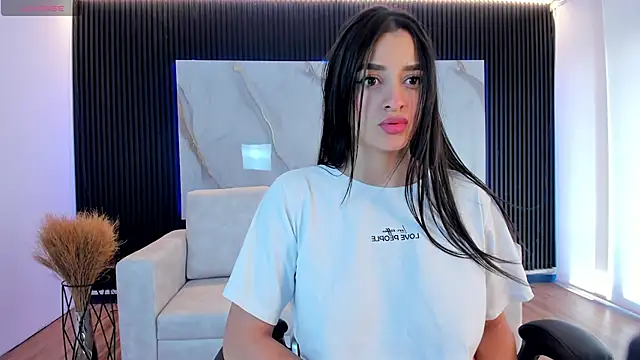 Ivaannaa  online show from October 8, 2025, 2:25 pm