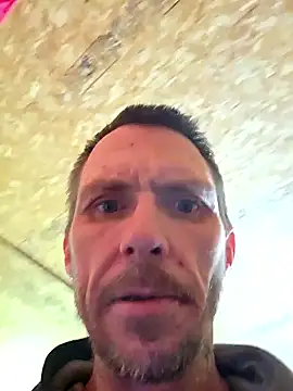 Snapshot of lambomusik chatting on April 11, 2026, 7:51 pm lambomusik online show from April 11, 2026, 7:51 pm