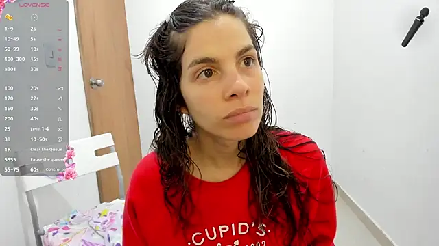 jessyegoldenn online show from April 16, 2026, 5:25 pm